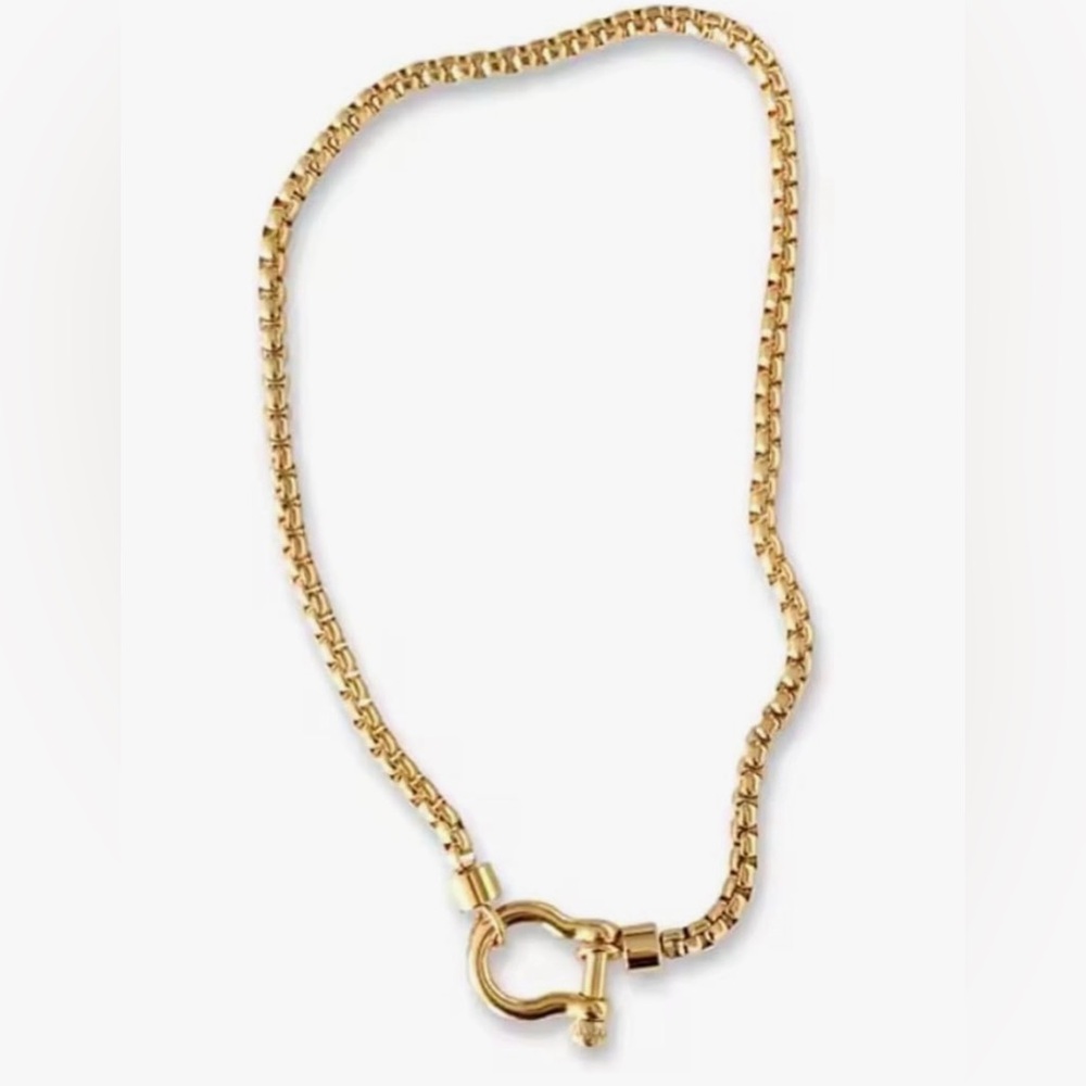 Elegant Gold Chain Necklace (18k gold plated stainless steel)